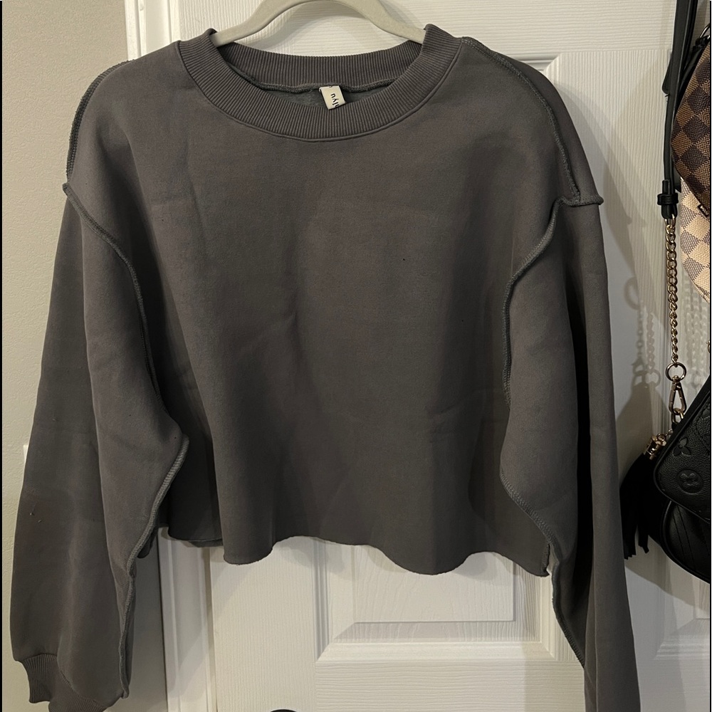 Cropped Sweatshirt 🌪